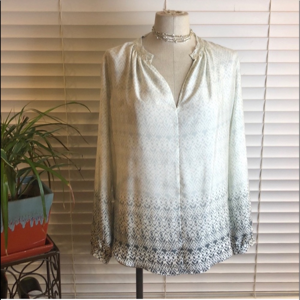 🌈 5/$25 Gap silky smooth ombré long sleeve blouse